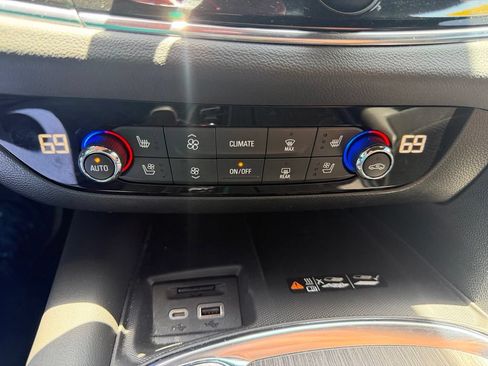 Used 2024 Buick Enclave Avenir w/ Avenir Technology Package AWD/4WD image 17