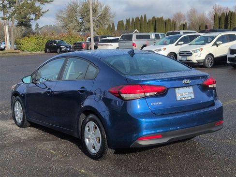 Used 2017 Kia Forte LX image 3