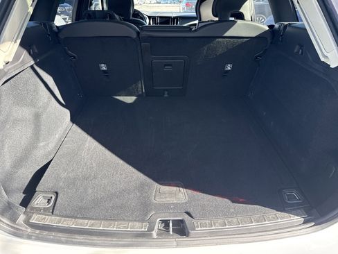 Used 2025 Volvo XC60 B5 Plus image 34