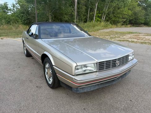 Used 1992 Cadillac Allante FWD image 3