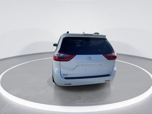 Used 2020 Toyota Sienna XLE w/ XLE Navigation Package AWD/4WD image 16