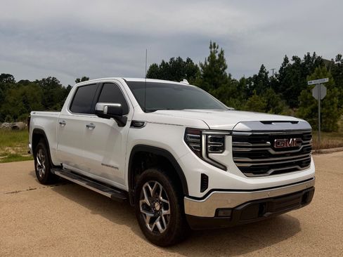 Used 2024 GMC Sierra 1500 SLT w/ SLT Premium Plus Package AWD/4WD image 3