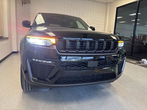 New 2026 Jeep Grand Cherokee Limited AWD/4WD image 10