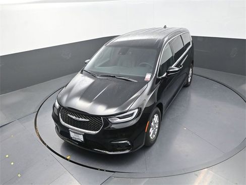 New 2026 Chrysler Pacifica Select image 11