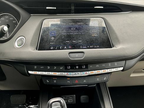Used 2023 Cadillac XT4 Premium Luxury FWD image 14