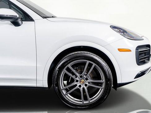 Used 2022 Porsche Cayenne S image 18