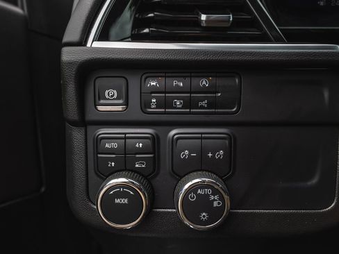 Used 2025 Chevrolet Tahoe LT AWD/4WD image 18