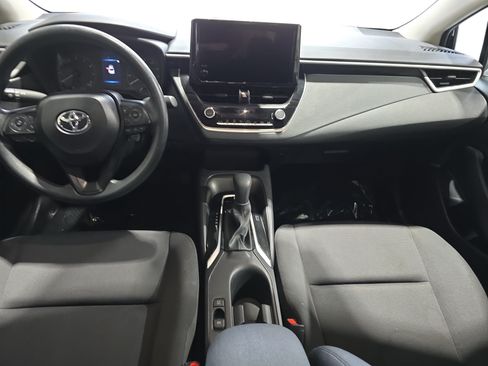 Used 2025 Toyota Corolla LE FWD image 9