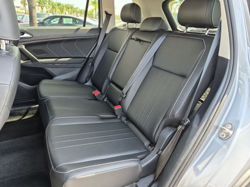 Used 2022 Volkswagen Tiguan SE AWD/4WD image 29
