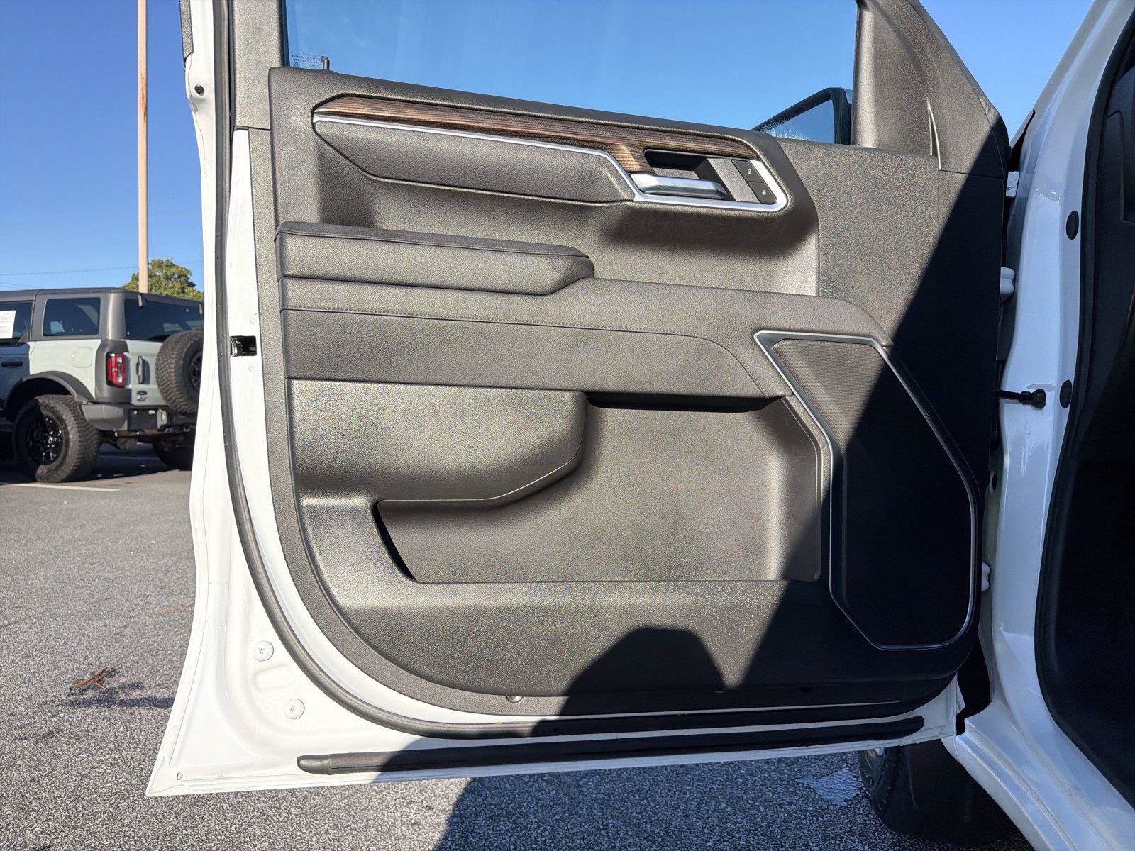 Used 2025 Chevrolet Silverado 1500 LT AWD/4WD image 9