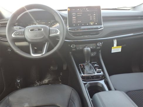 New 2026 Jeep Compass Latitude image 8