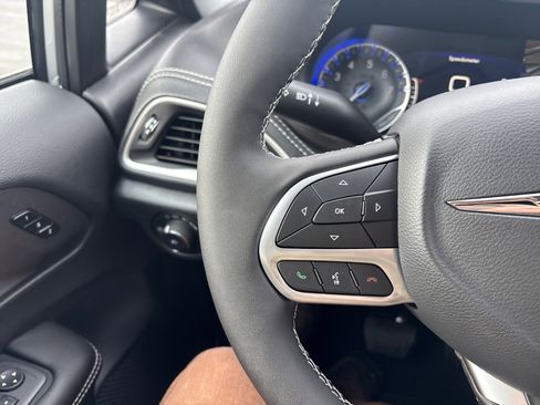 New 2026 Chrysler Pacifica Select image 24