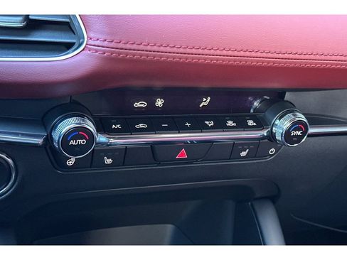 New 2026 MAZDA MAZDA3 Hatchback w/Premium Plus Pkg image 20