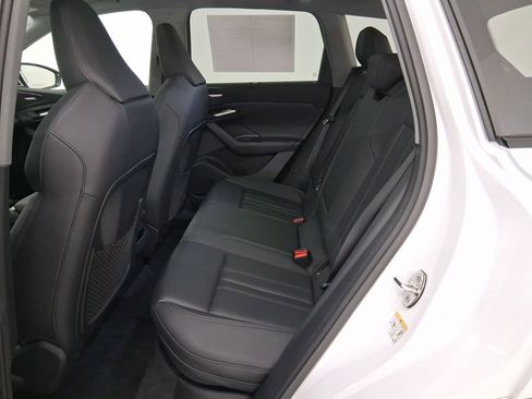 Used 2025 Audi Q6 e-tron Premium Plus image 13