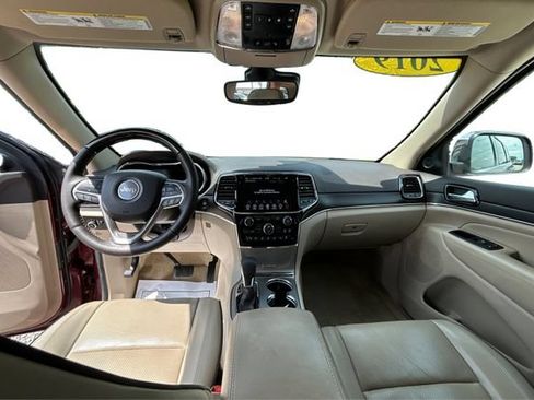 Used 2019 Jeep Grand Cherokee Overland AWD/4WD image 23