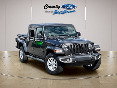 Used 2023 Jeep Gladiator Sport AWD/4WD image 1
