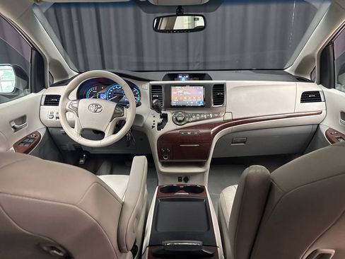 Used 2011 Toyota Sienna XLE AWD/4WD image 26