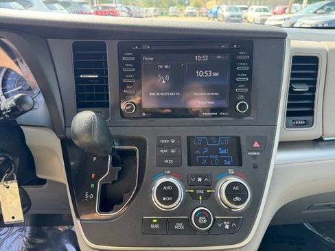 Used 2020 Toyota Sienna LE FWD image 16