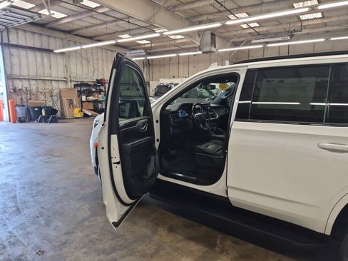 Used 2022 Chevrolet Tahoe RST w/ Sport Performance Package RWD image 9