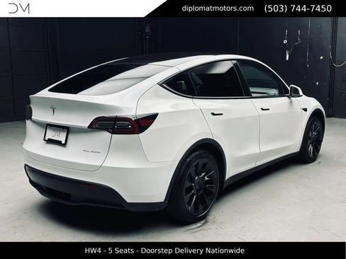 Used 2024 Tesla Model Y Long Range AWD/4WD image 5