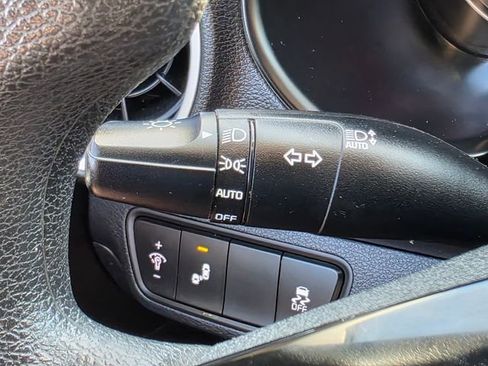 Used 2023 Kia Forte LXS w/ LXS Technology Package image 32