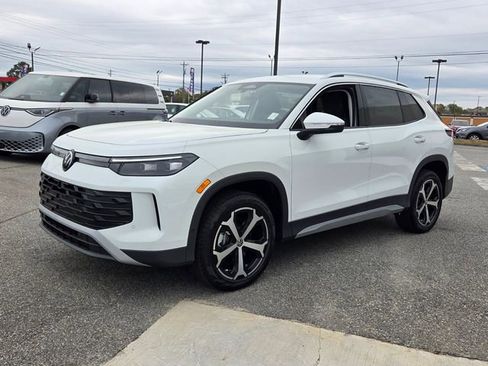 New 2026 Volkswagen Tiguan SE image 3