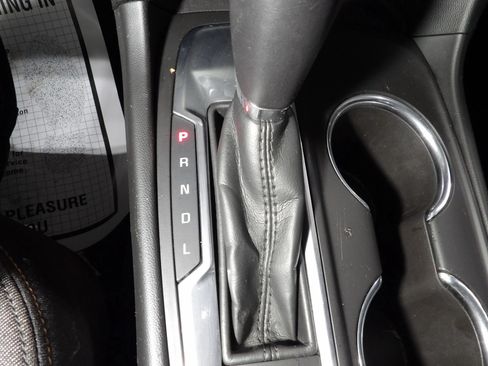 Used 2018 Chevrolet Equinox LT w/ Sun & Infotainment Package FWD image 11