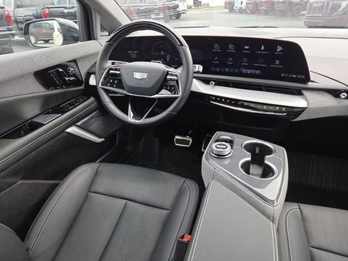 Used 2025 Cadillac Optiq Luxury 2 w/ LPO, Floor Liner Package AWD/4WD image 29