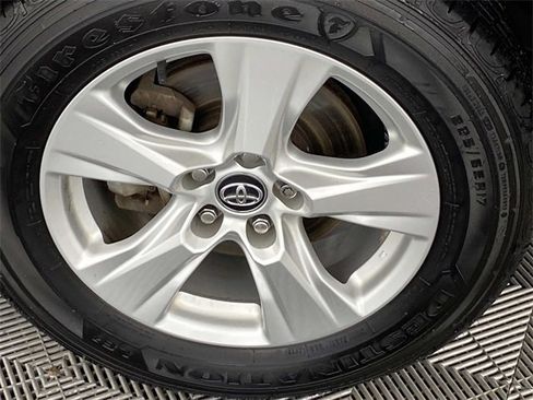 Used 2021 Toyota RAV4 XLE w/ Convenience Package image 28