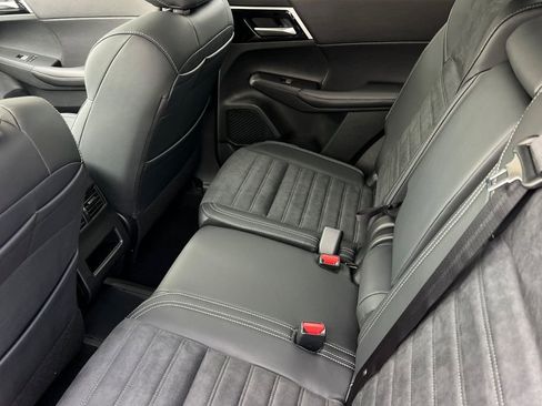 New 2025 Mitsubishi Outlander SE image 13