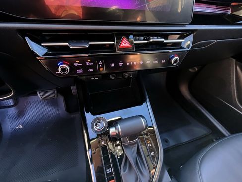 Used 2023 Kia Niro EX image 17