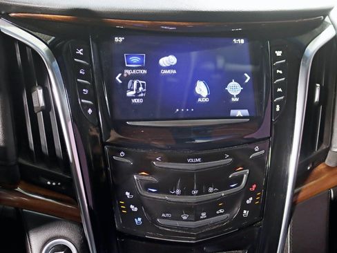 Used 2016 Cadillac Escalade Premium image 19