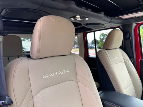 Used 2019 Jeep Wrangler Unlimited Sahara image 11