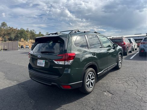 Used 2022 Subaru Forester Premium w/ Popular Package #2 AWD/4WD image 5