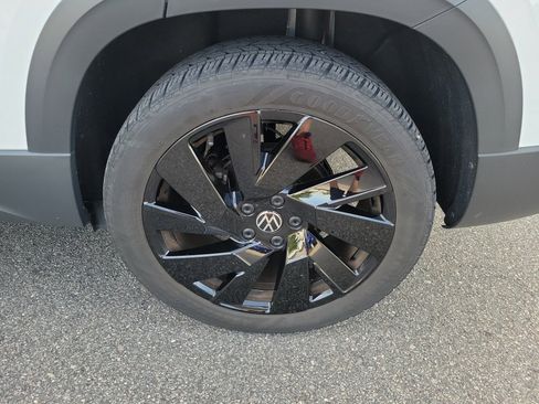 Certified 2023 Volkswagen Taos SE AWD/4WD image 26