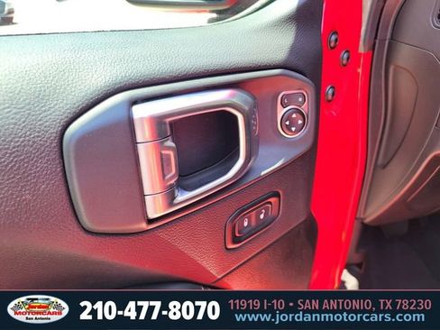 Used 2025 Jeep Wrangler Unlimited Sahara AWD/4WD image 17