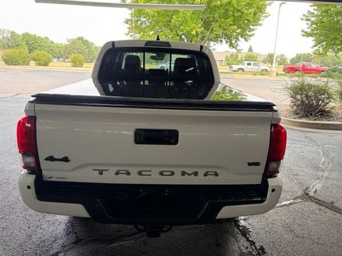 Used 2022 Toyota Tacoma SR5 AWD/4WD image 12
