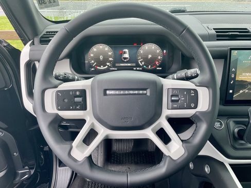 Certified 2025 Land Rover Defender 110 X-Dynamic SE AWD/4WD image 21