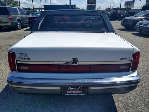Used 1990 Lincoln Town Car Signature image 10