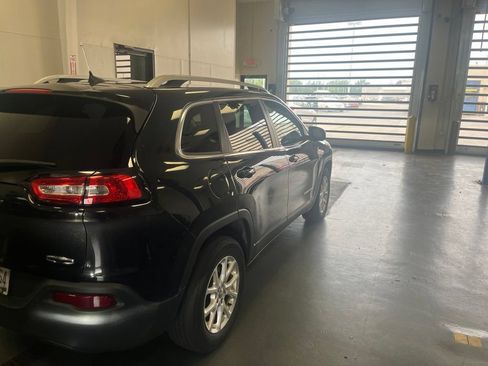 Used 2016 Jeep Cherokee Latitude AWD/4WD image 15
