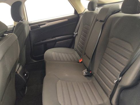 Used 2019 Ford Fusion SE image 18