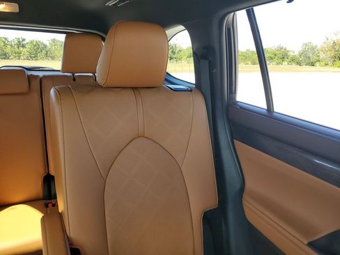 Certified 2021 Toyota Highlander Platinum image 14