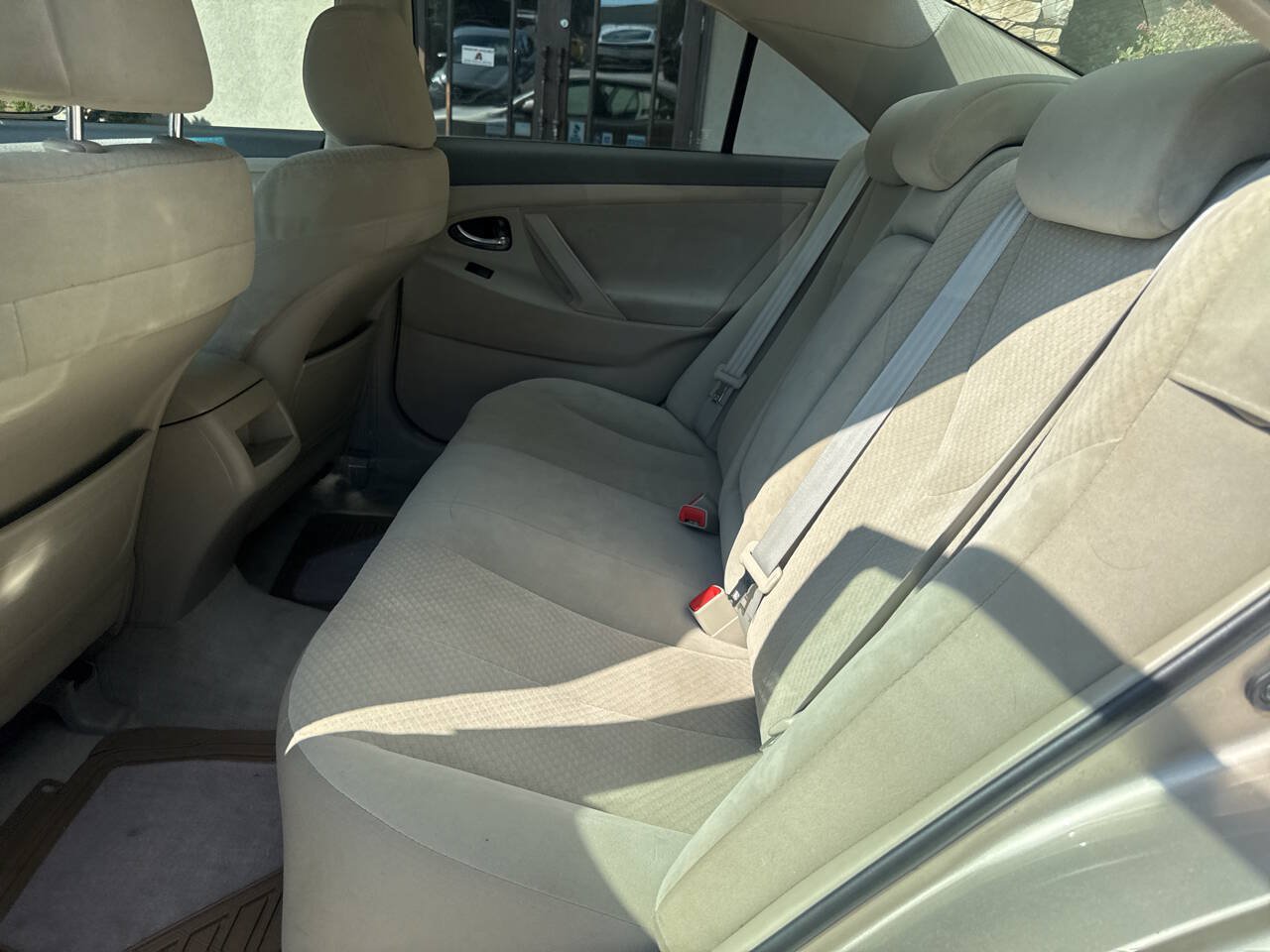 Used 2009 Toyota Camry LE FWD image 11