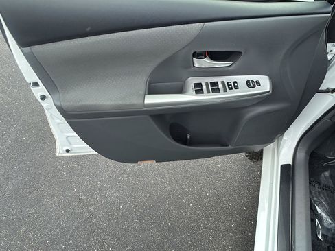 Used 2012 Toyota Prius V Three FWD image 6