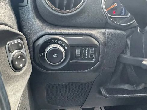 Used 2021 Jeep Wrangler Unlimited Sahara AWD/4WD image 22
