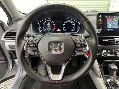 Used 2018 Honda Accord Touring image 18