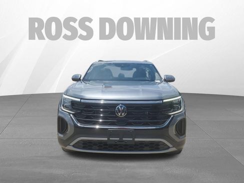 Used 2025 Volkswagen Atlas Cross Sport SE FWD image 2