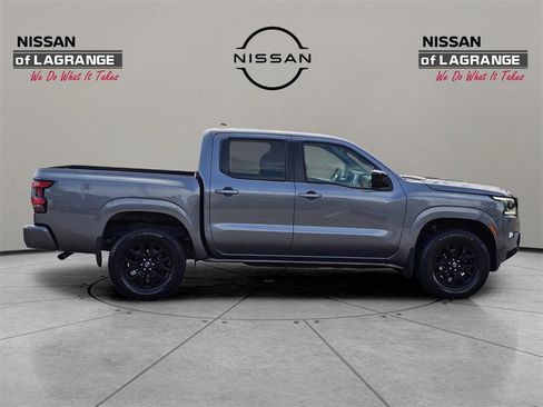 Used 2023 Nissan Frontier SV w/ Midnight Edition Package image 7