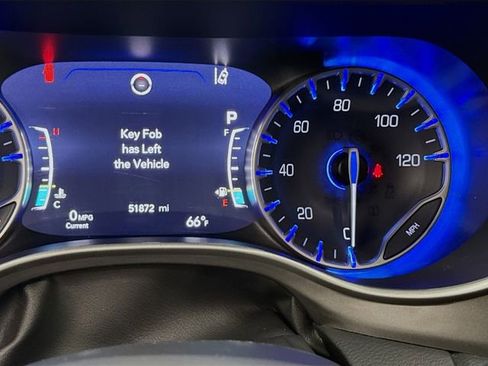 Used 2023 Chrysler Pacifica Touring-L image 12