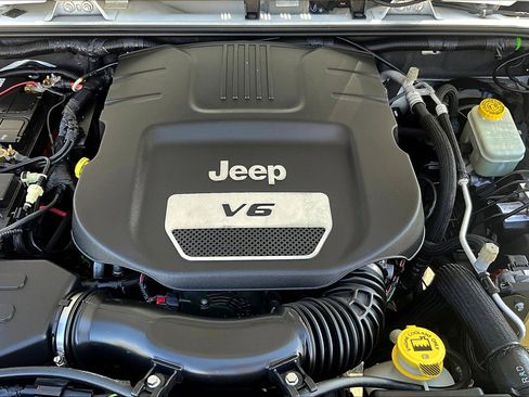 Used 2015 Jeep Wrangler Unlimited Sport image 27